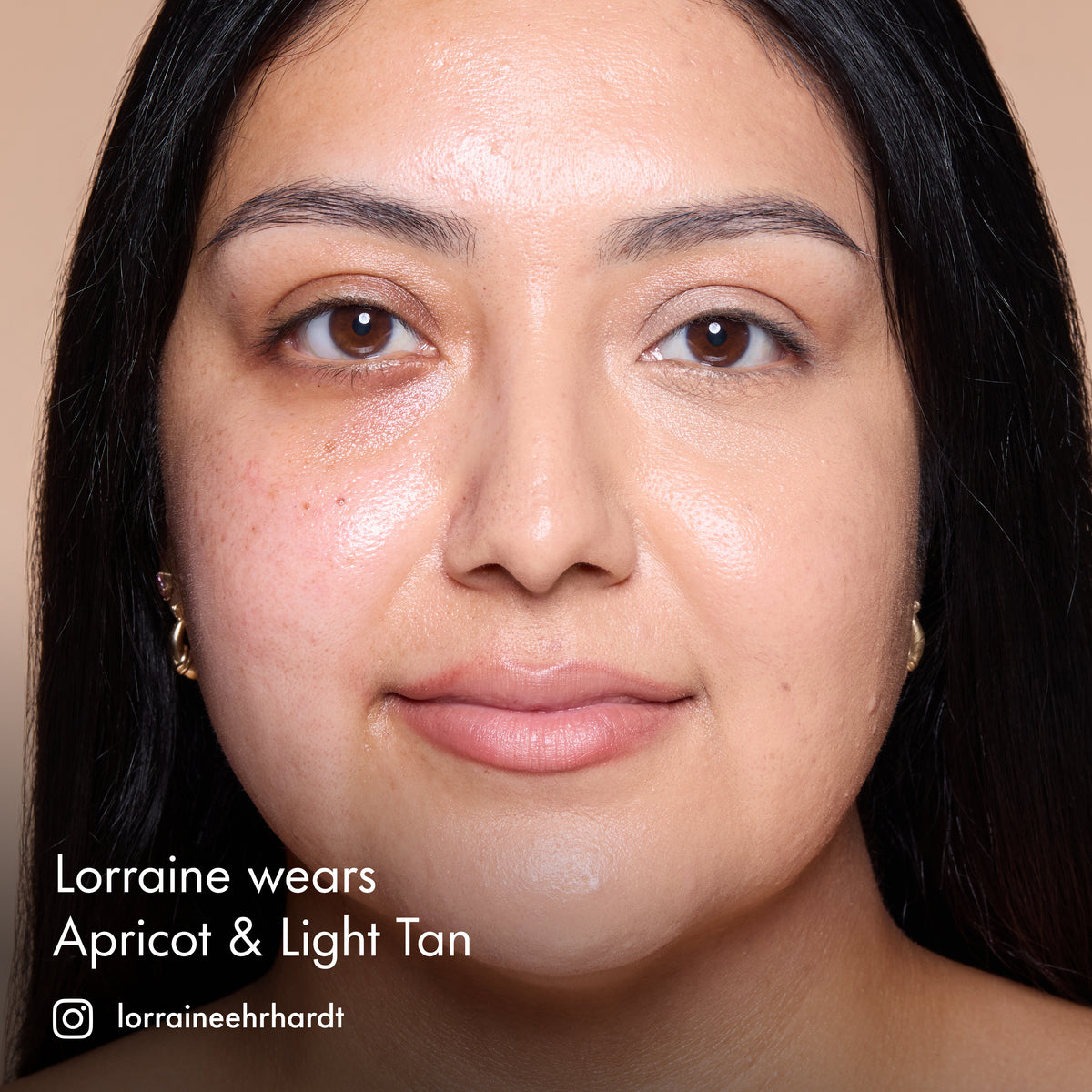 Lorraine wearing blended HD PRO.Conceal Apricot and Light Tan.